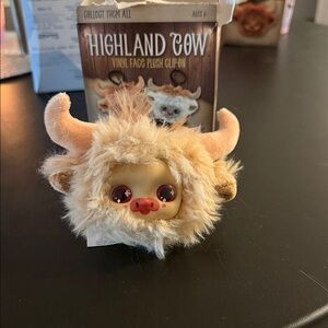 Highland Cow Vinyl Face Plush Clip-On